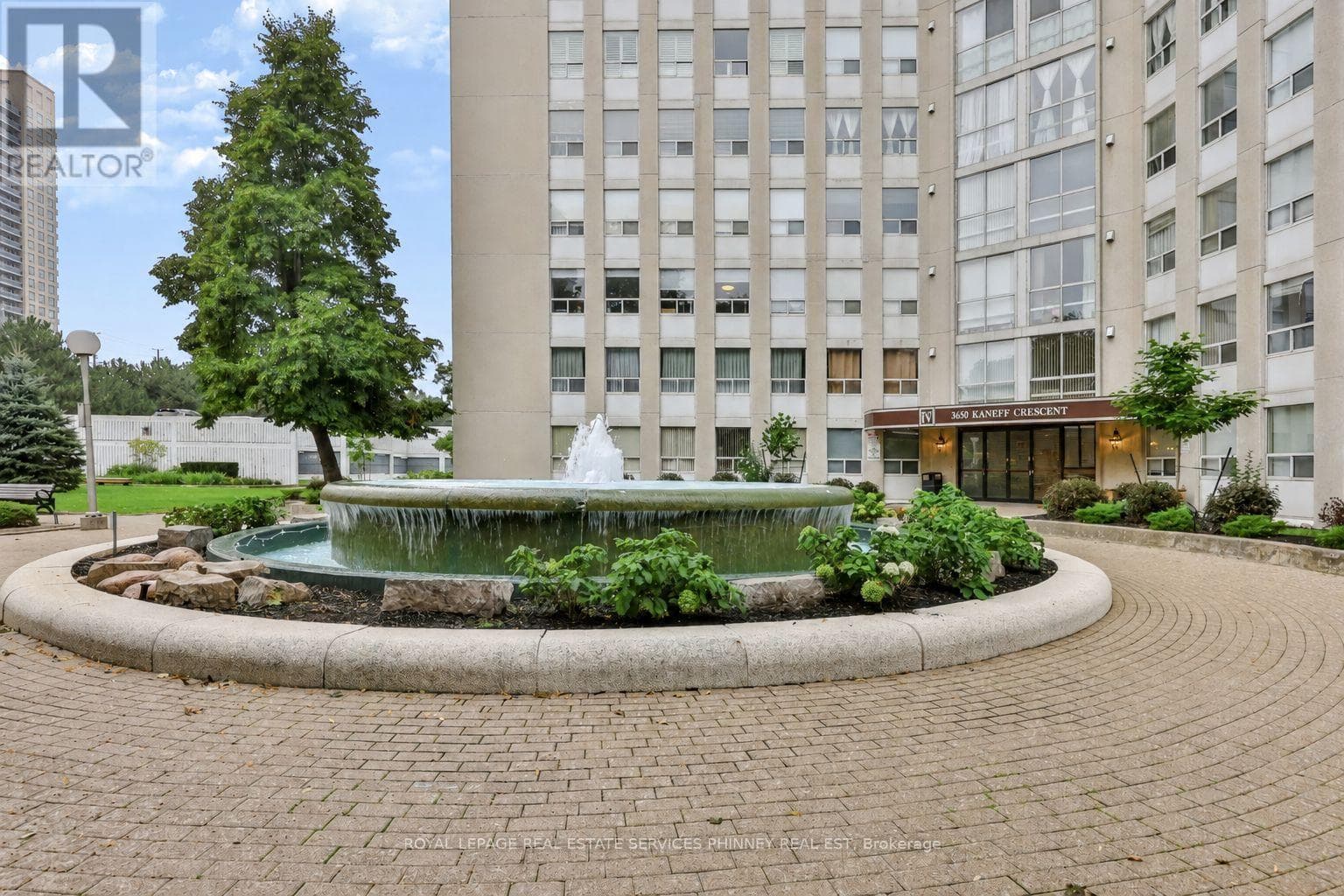 Photo of 2801 - 3650 KANEFF CRESCENT