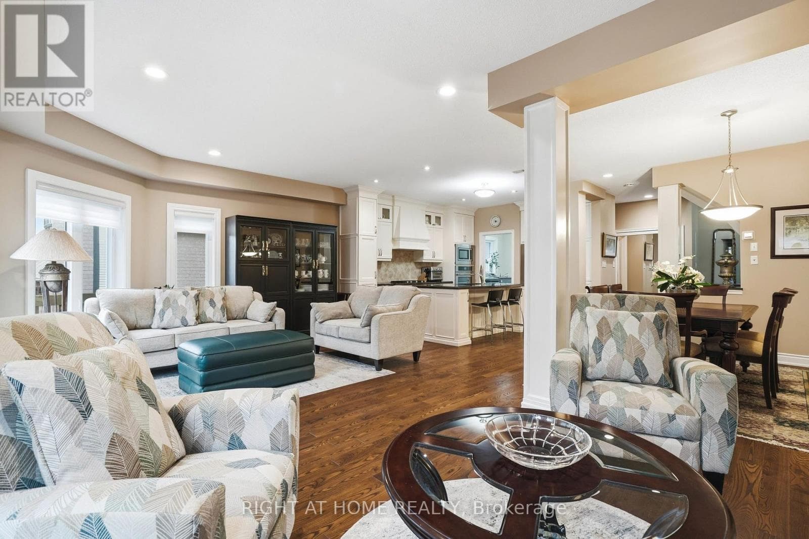 Photo of 2121 PINEVALLEY CRESCENT