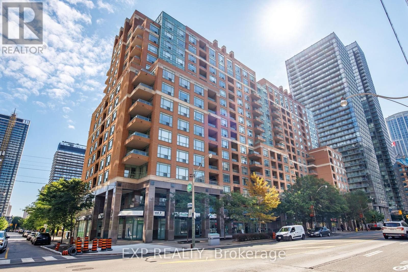 Photo of 409 - 889 BAY STREET