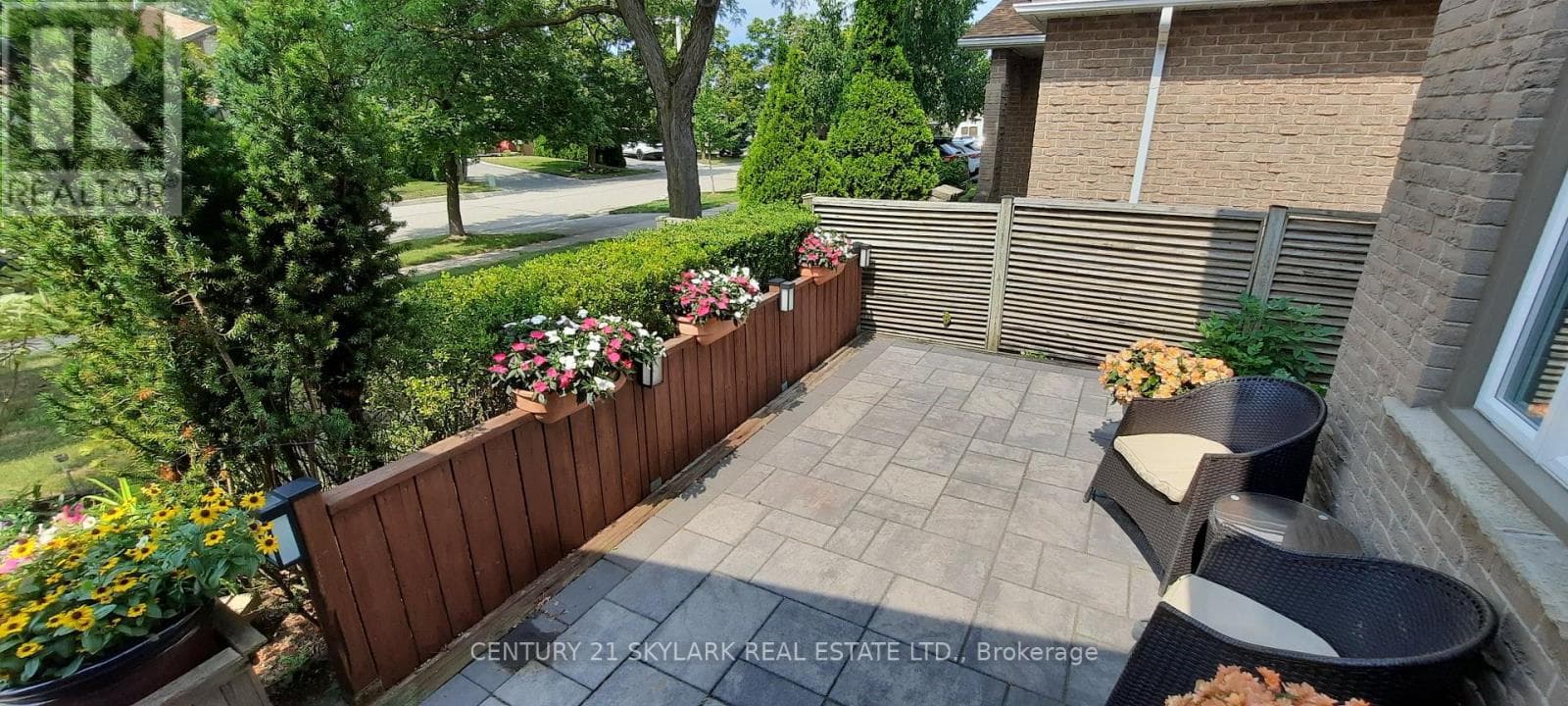 Photo of 574 SUNNYVALE CRESCENT