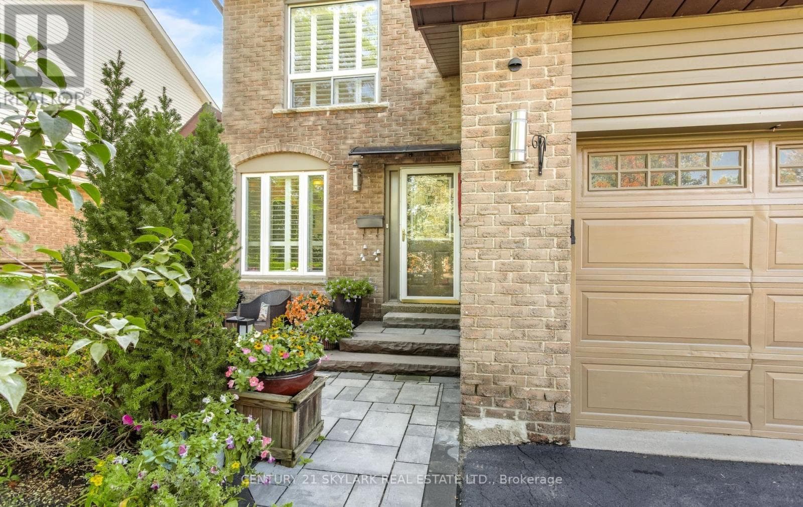 Photo of 574 SUNNYVALE CRESCENT