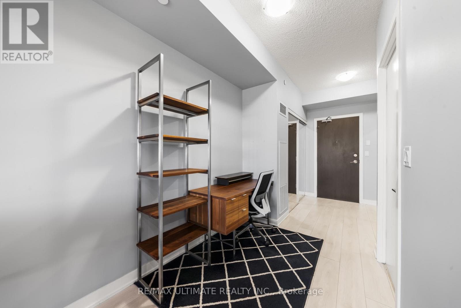 Photo of 1001 - 50 BRUYERES MEWS