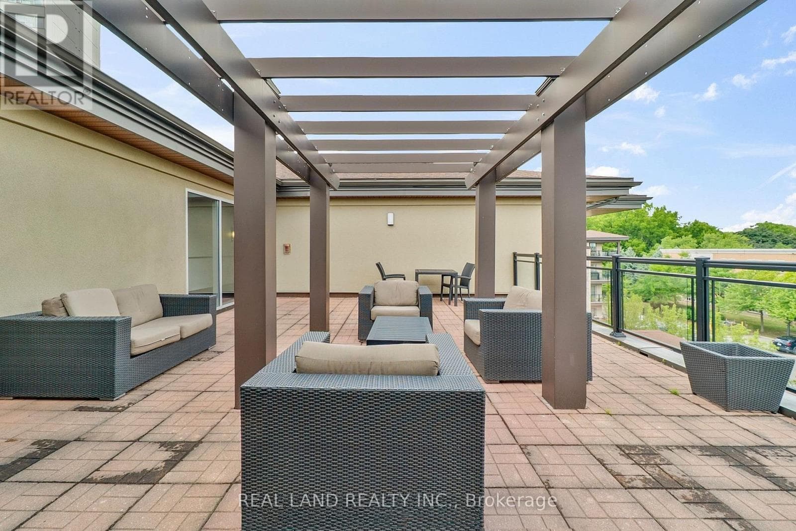 Photo of 127 - 570 LOLITA GARDENS
