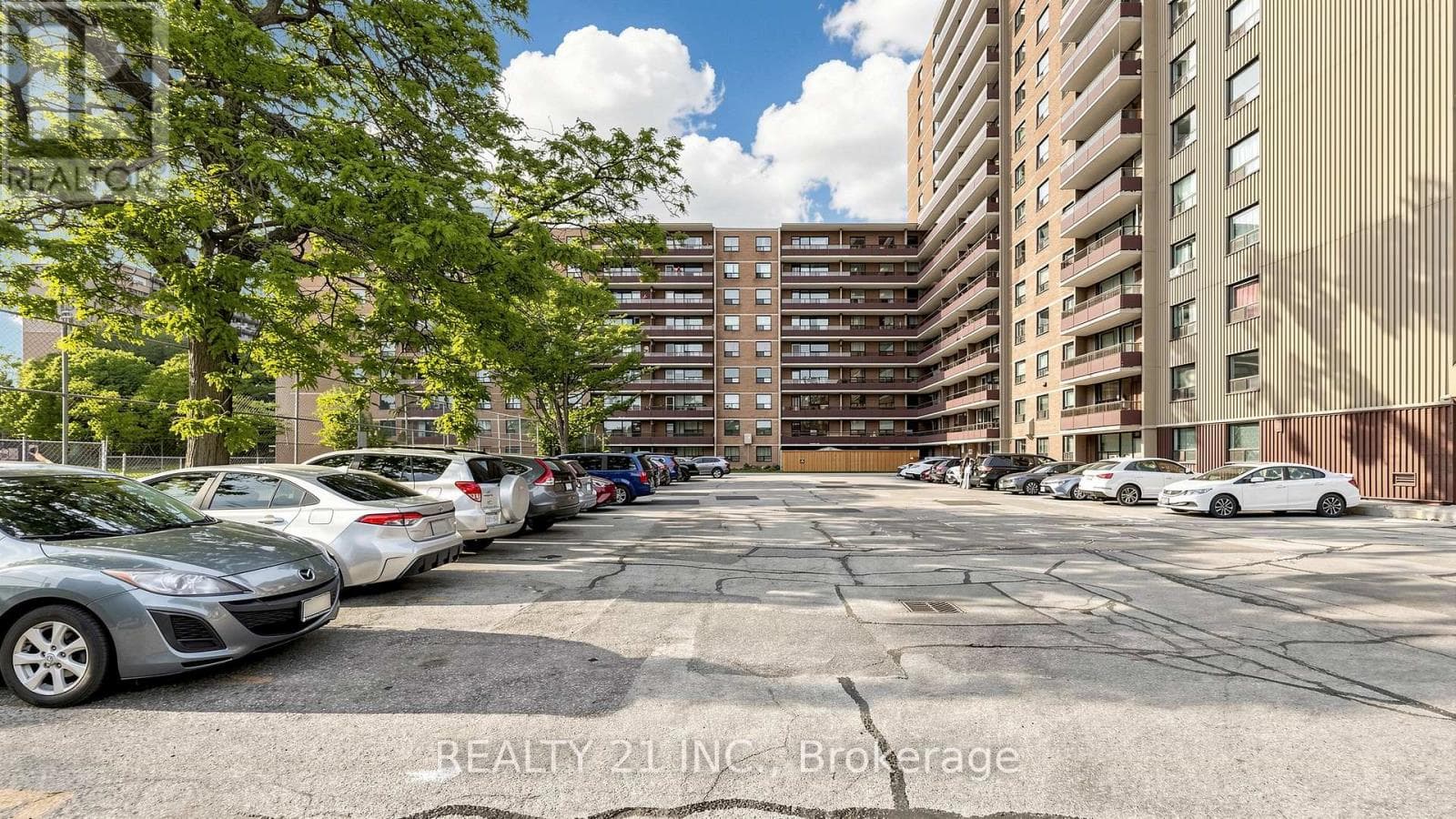 Photo of 819 - 180 MARKHAM ROAD