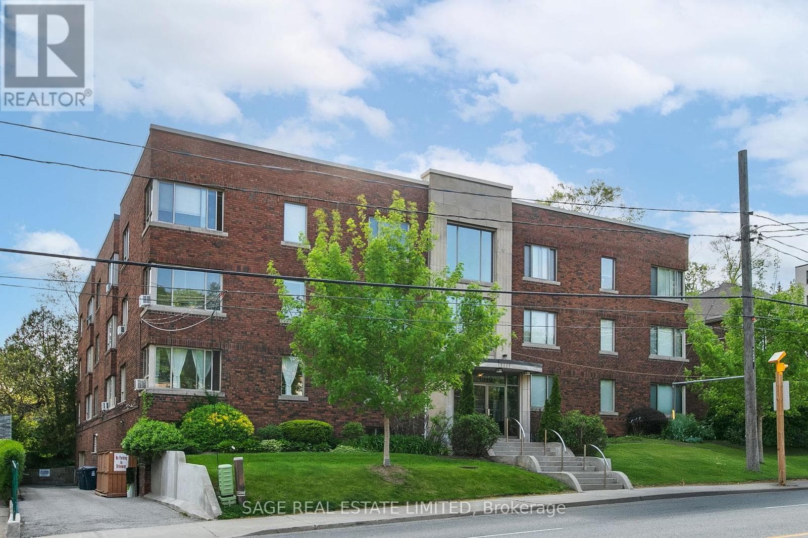 Photo of 204 - 1840 BATHURST STREET