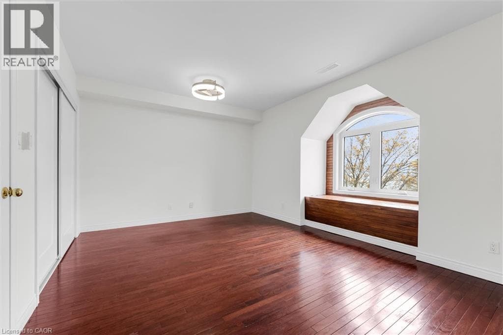 Photo of 1389 LAKESHORE Road