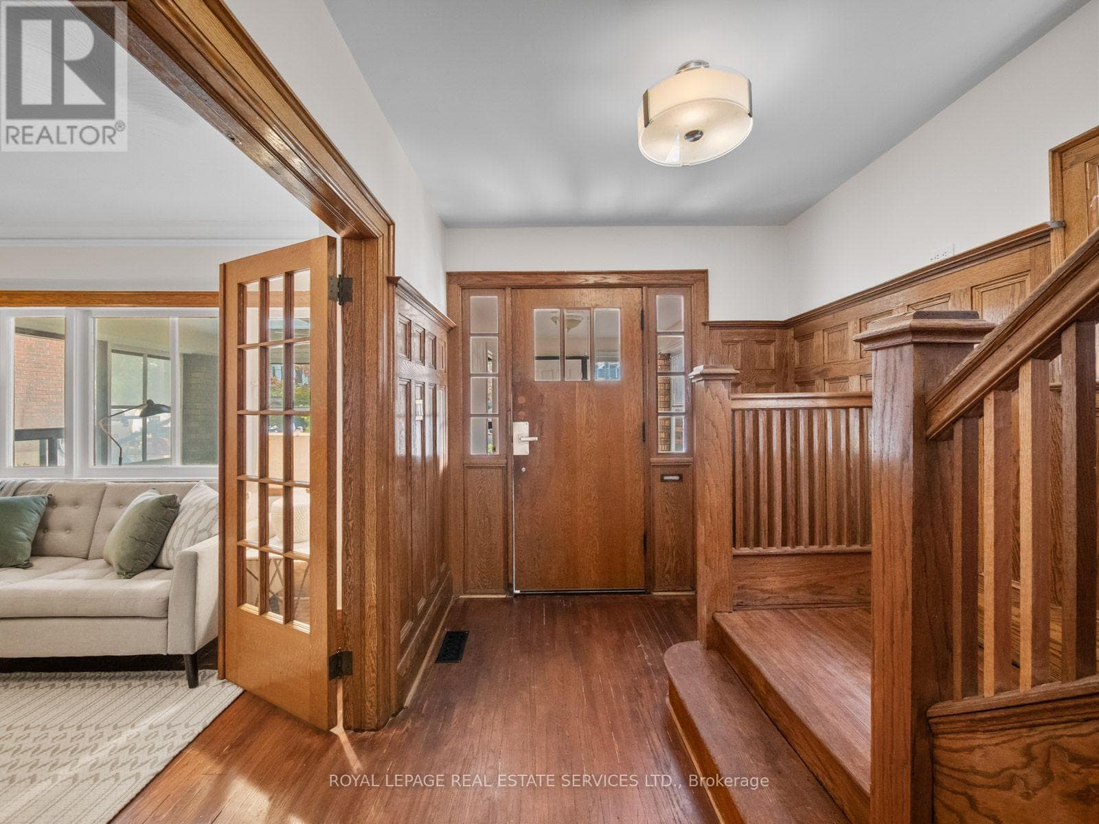 Photo of 554 RUNNYMEDE ROAD