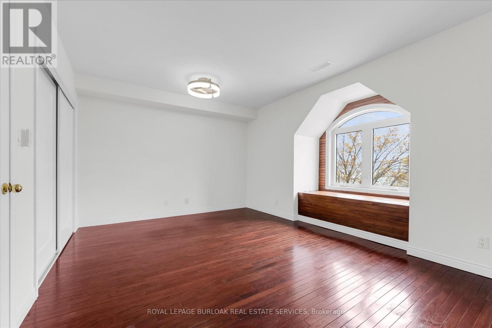 Photo of 1389 LAKESHORE ROAD