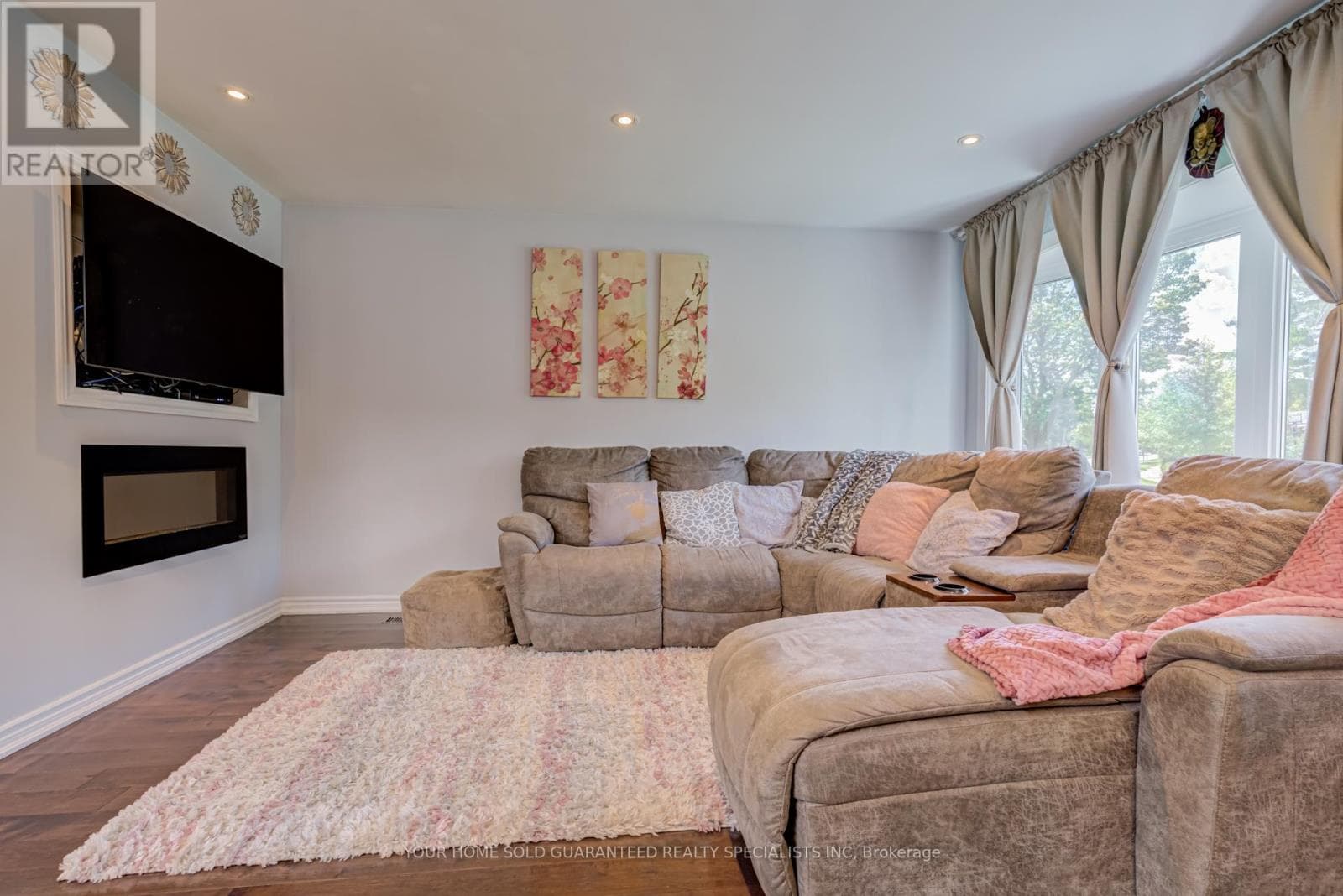 Photo of 5 HALLOW CRESCENT