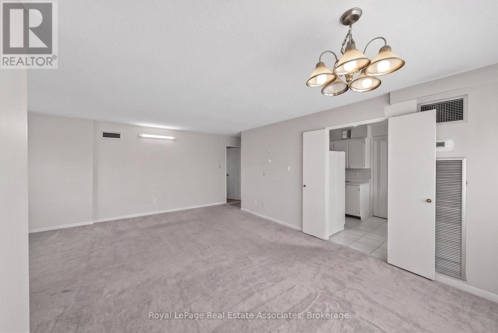 Photo of 901 - 1580 MISSISSAUGA VALLEY BOULEVARD