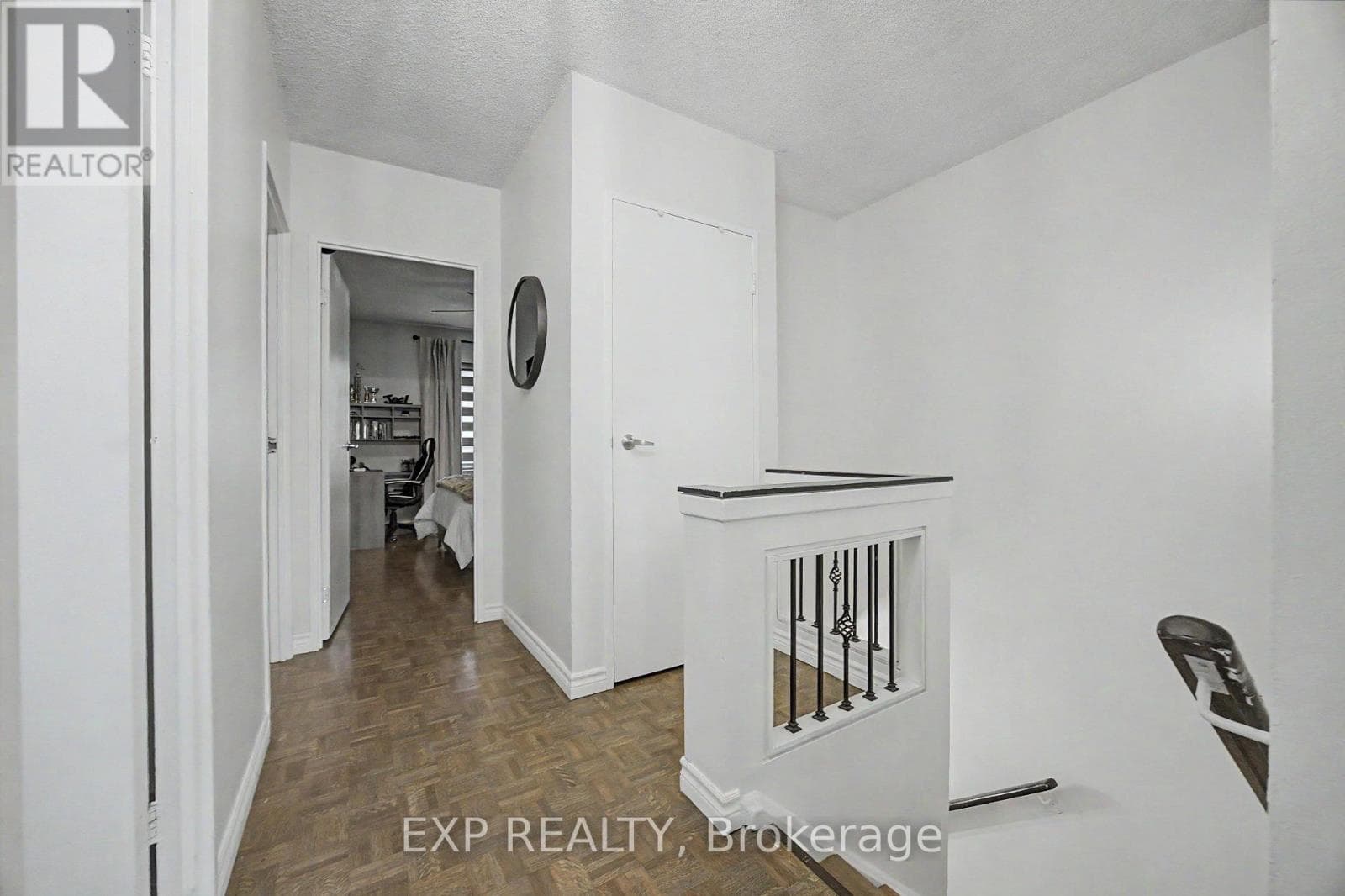 Photo of 501 - 1000 CEDARGLEN GATE
