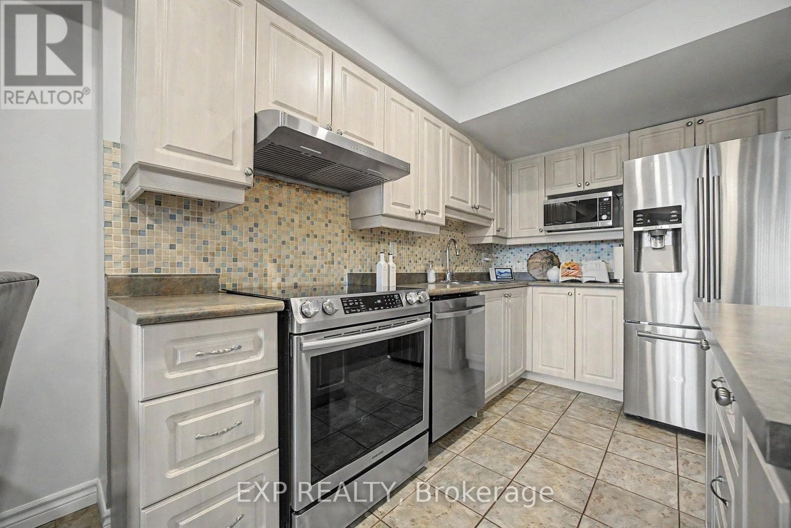 Photo of 501 - 1000 CEDARGLEN GATE