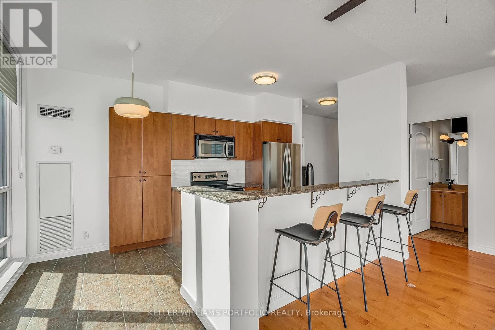 Photo of PH7 - 185 LEGION ROAD N