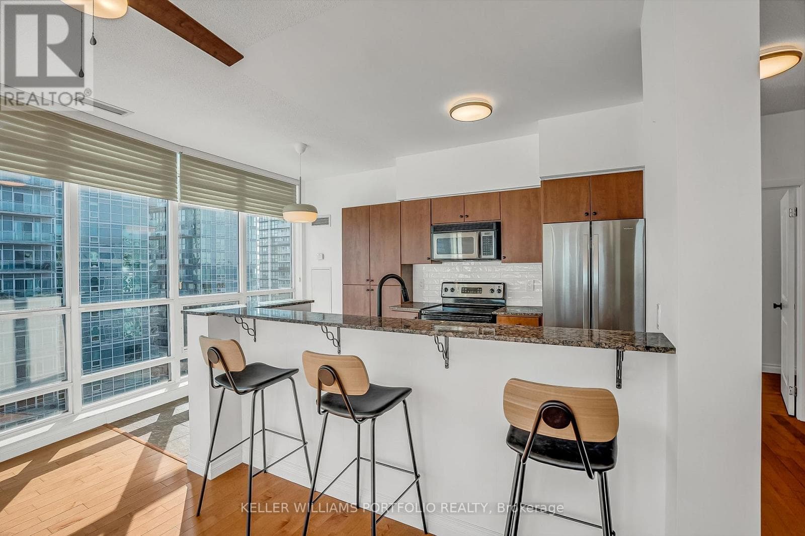 Photo of PH7 - 185 LEGION ROAD N