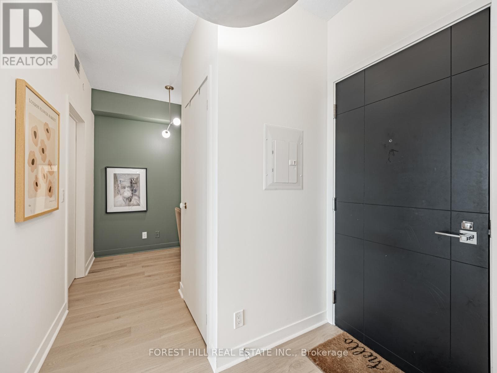 Photo of 2413 - 98 LILLIAN STREET