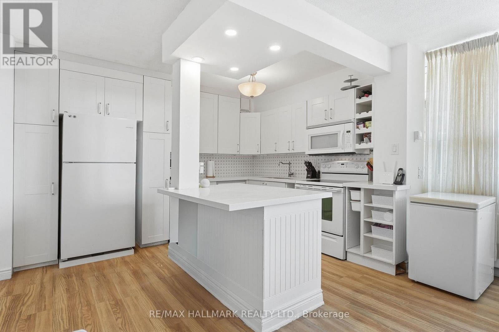 Photo of 503 - 180 MARKHAM ROAD
