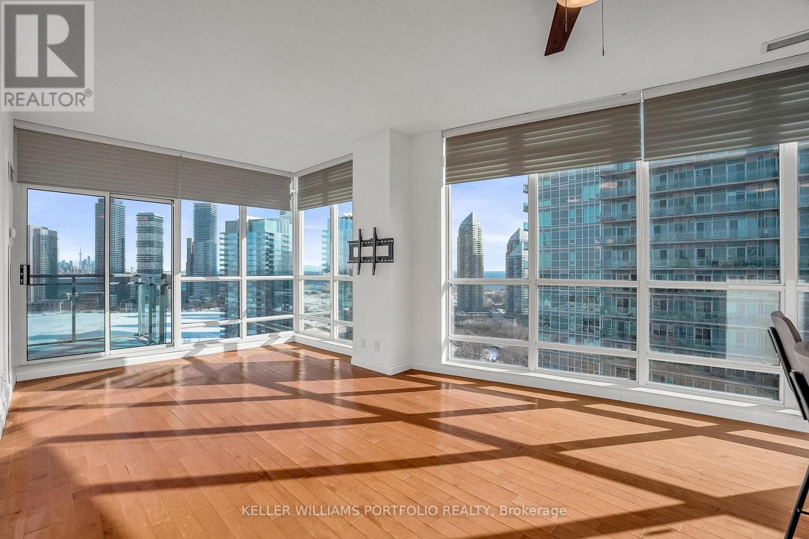 Photo of PH7 - 185 LEGION ROAD N
