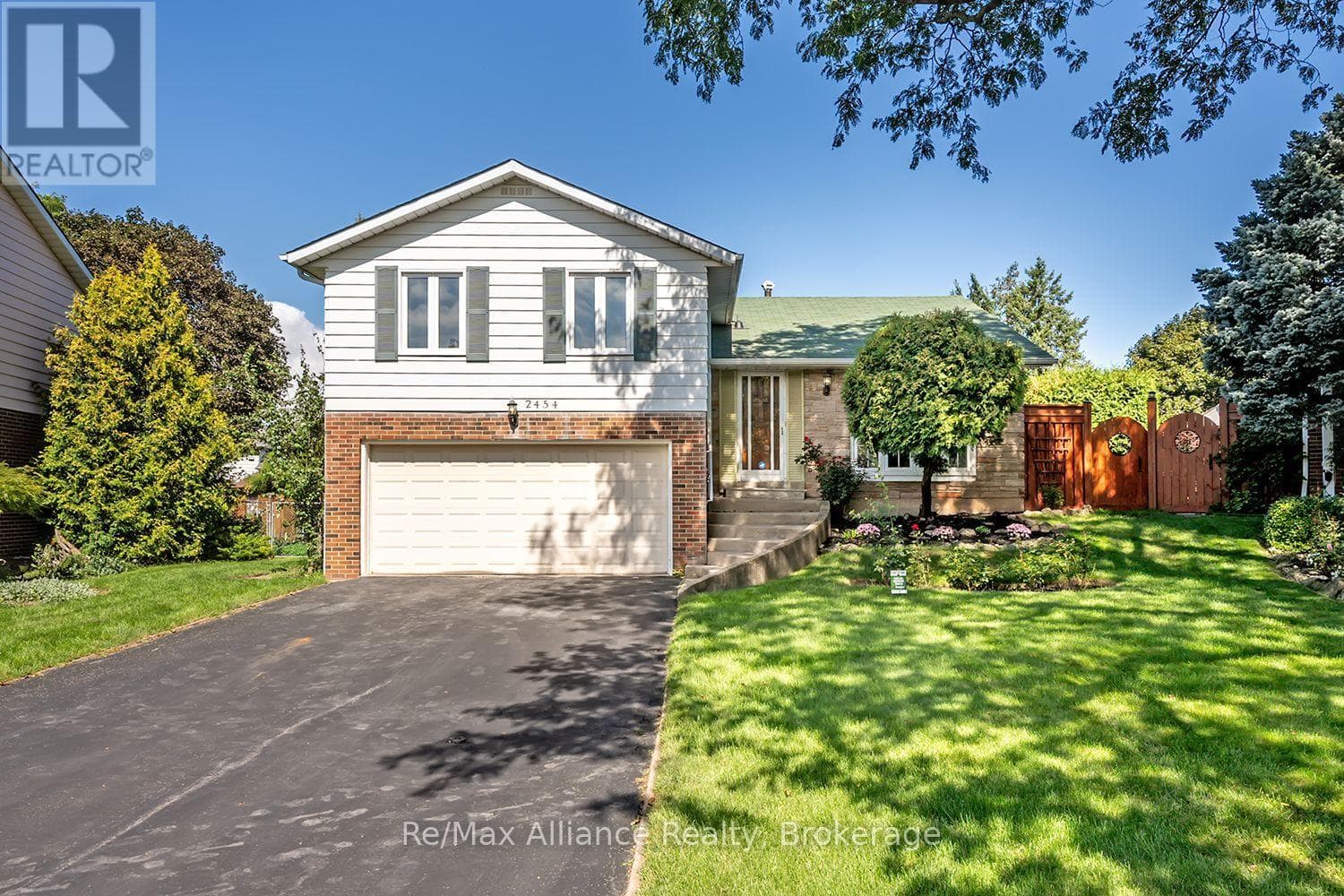 Photo of 2454 WOKING CRESCENT