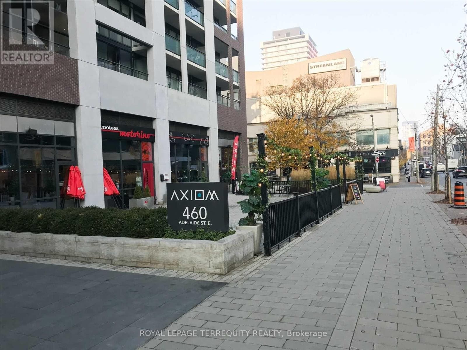 Photo of 801 - 460 ADELAIDE STREET E