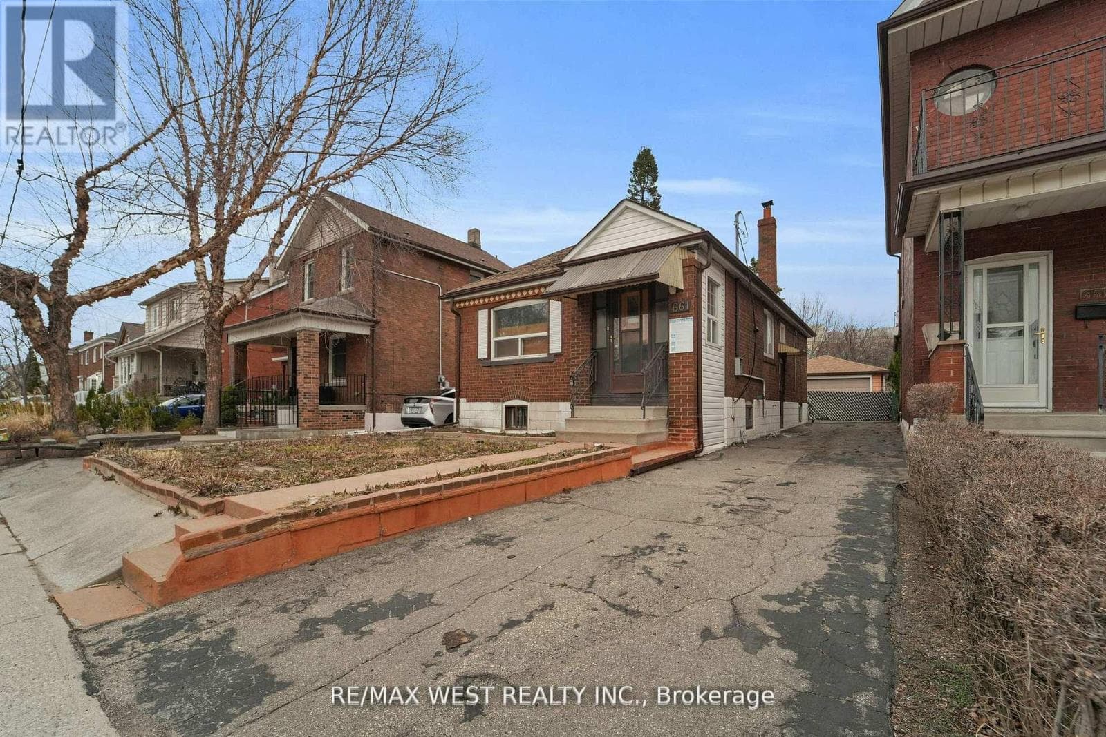 Photo of 661 BERESFORD AVENUE