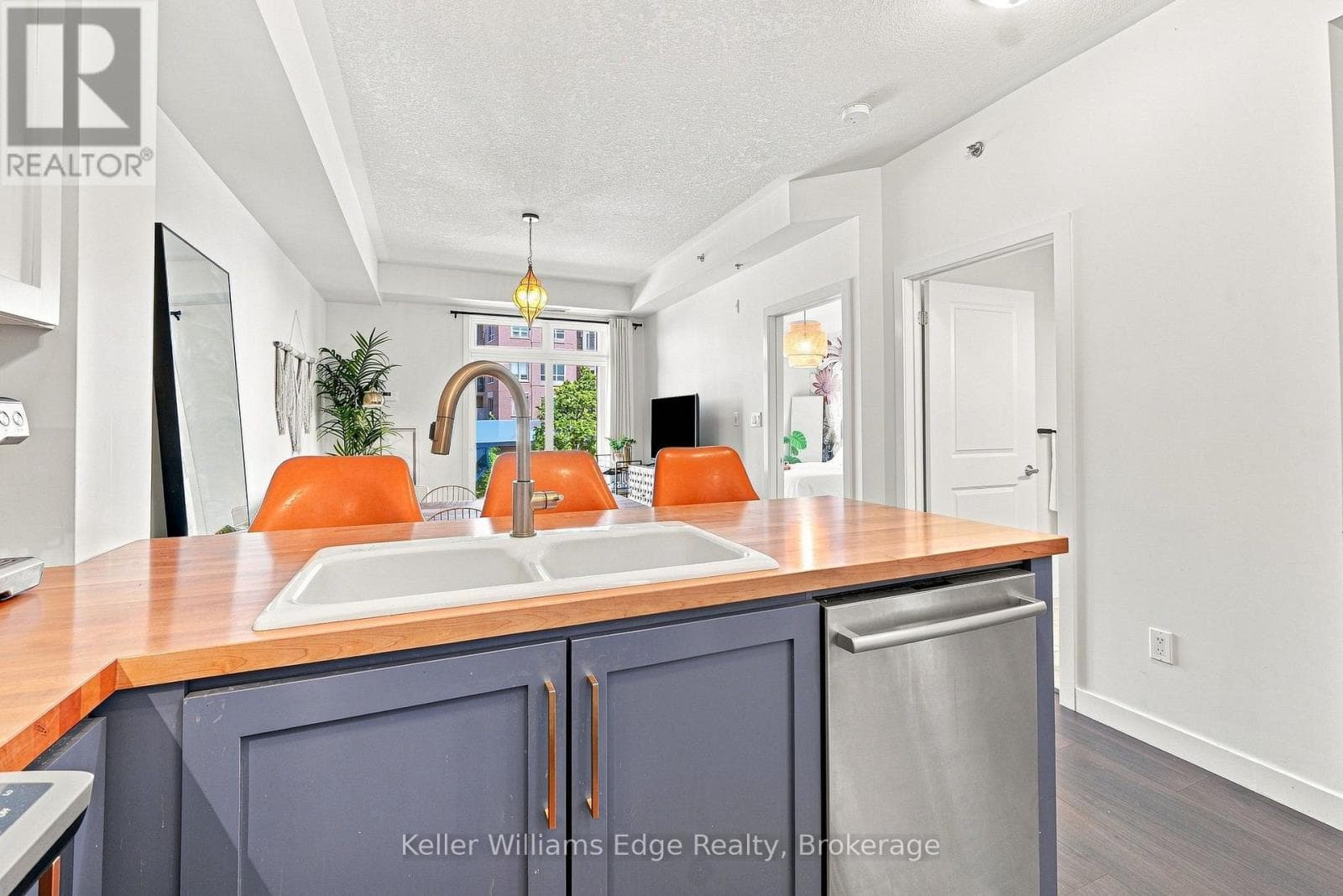 Photo of 220 - 5317 UPPER MIDDLE ROAD