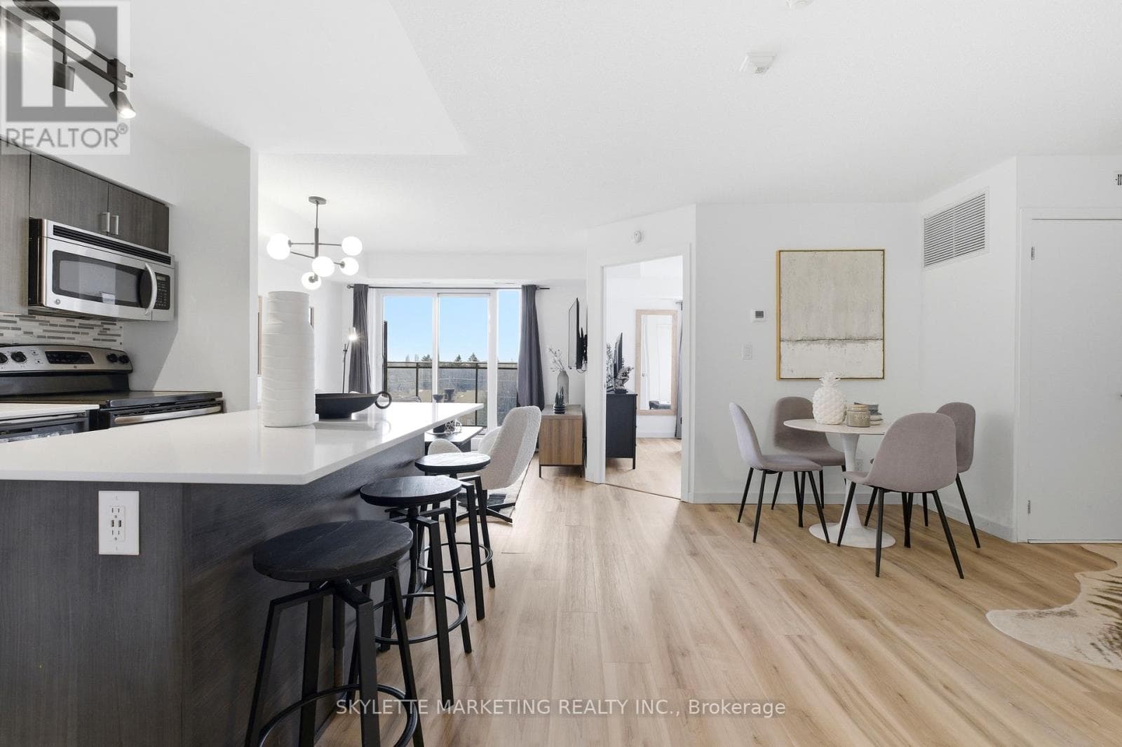 Photo of 701 - 801 SHEPPARD AVENUE W