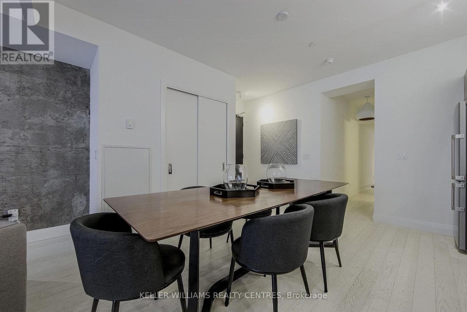 Photo of 501 - 224 KING STREET WEST STREET W