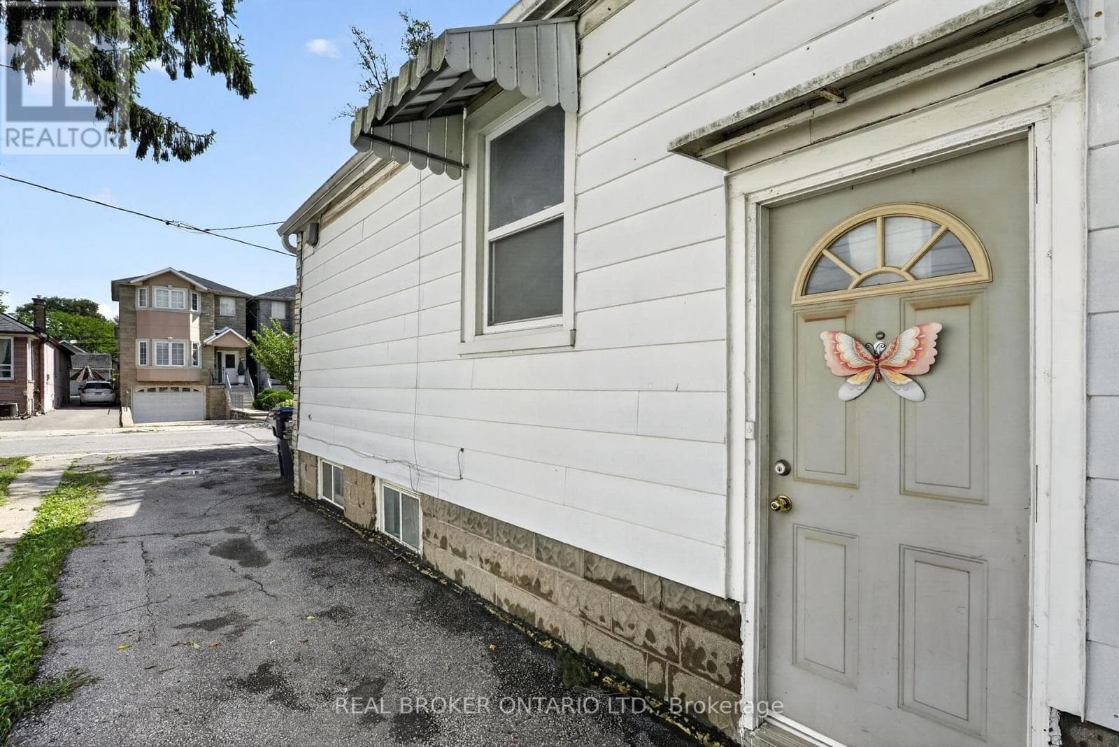 Photo of 238 CHAMBERS AVENUE
