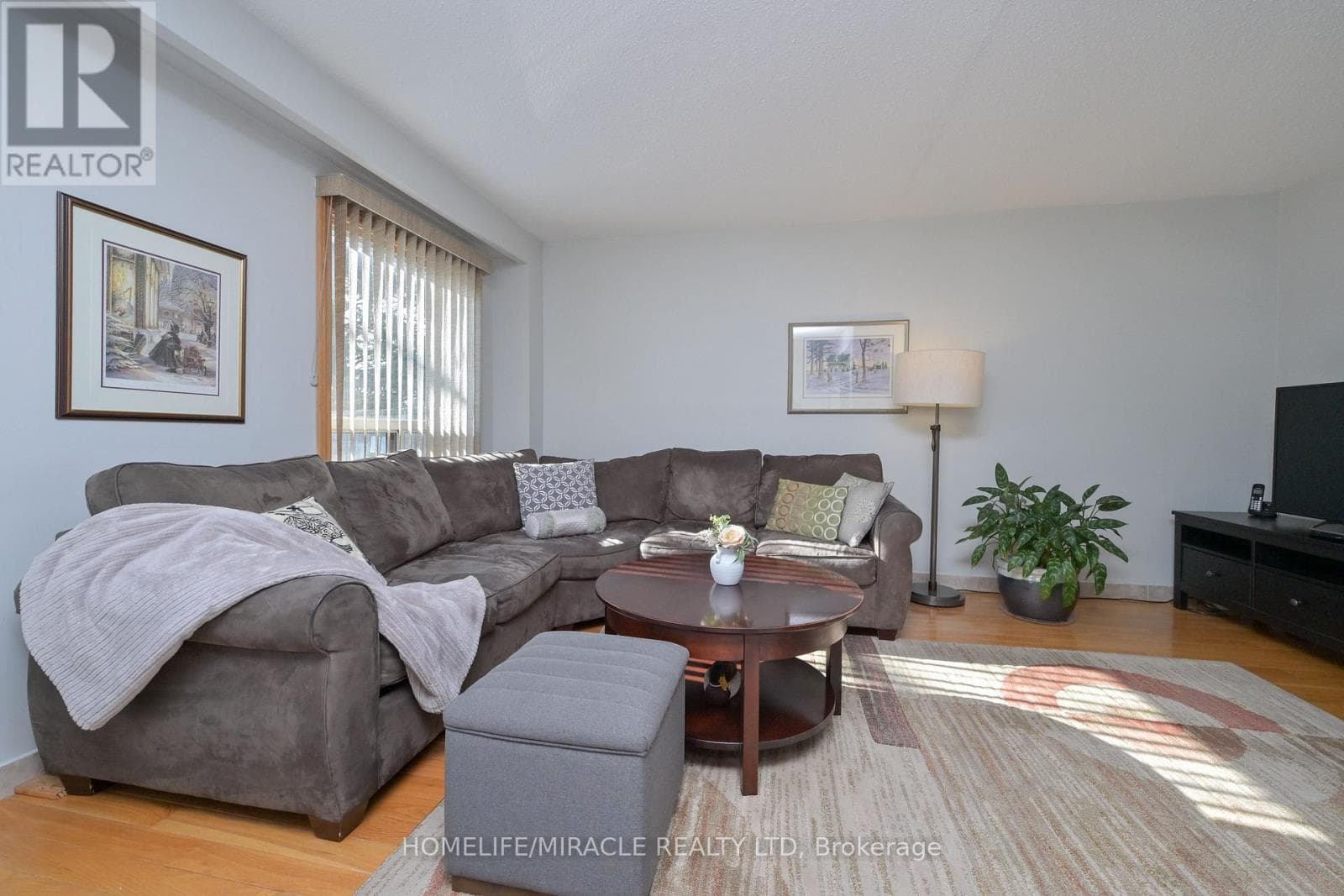 Photo of 27 - 121 FALCONER DRIVE