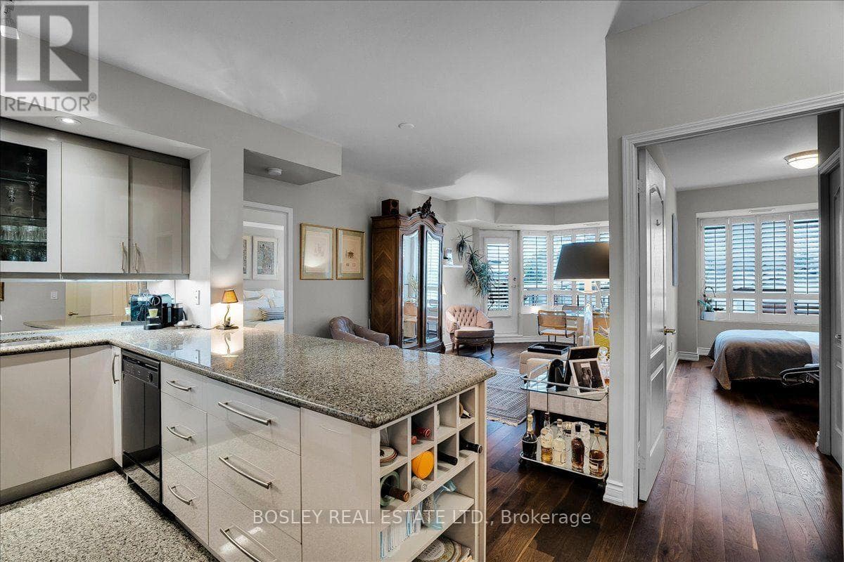 Photo of 306 - 77 MCMURRICH STREET