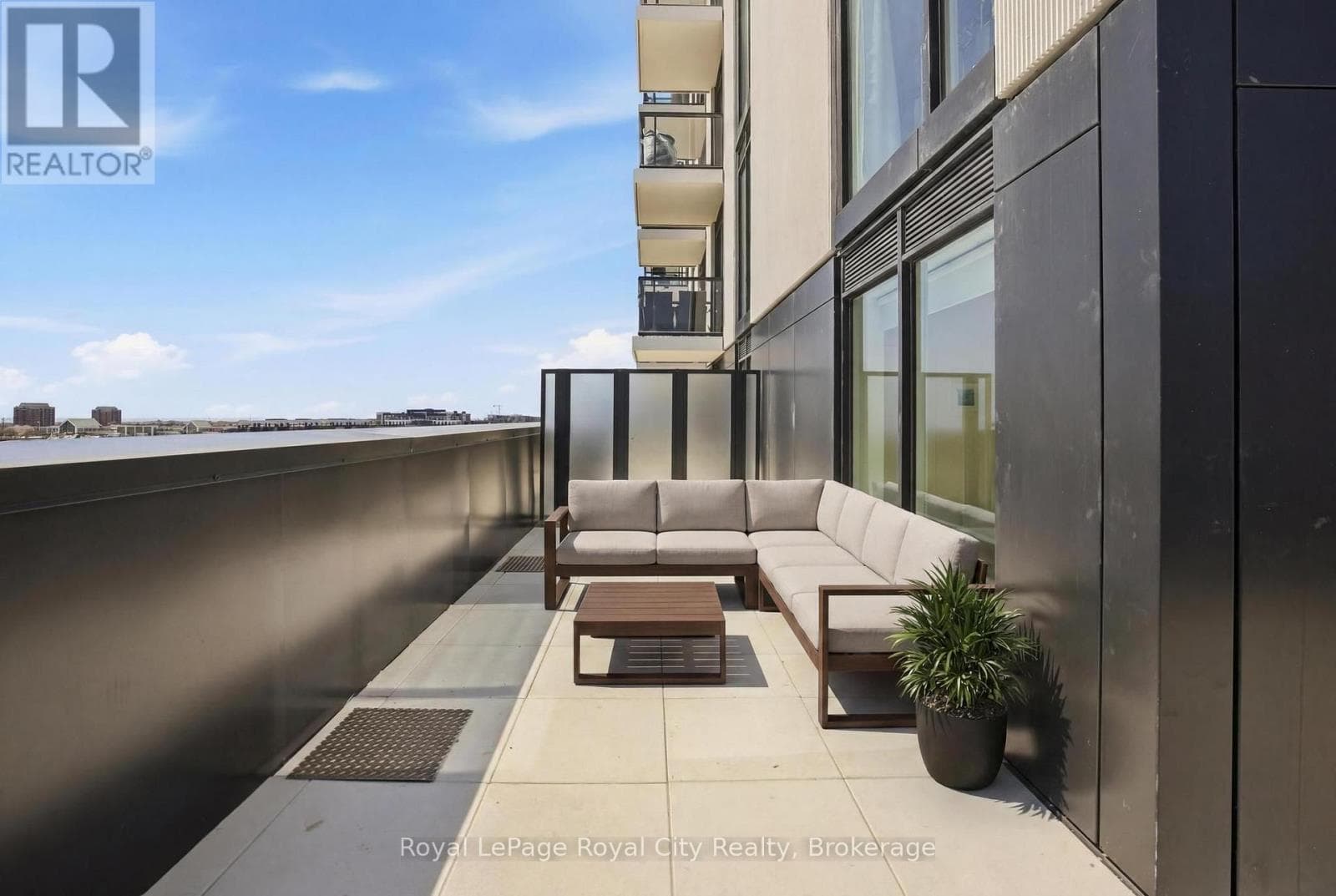 Photo of 604 - 3071 TRAFALGAR ROAD