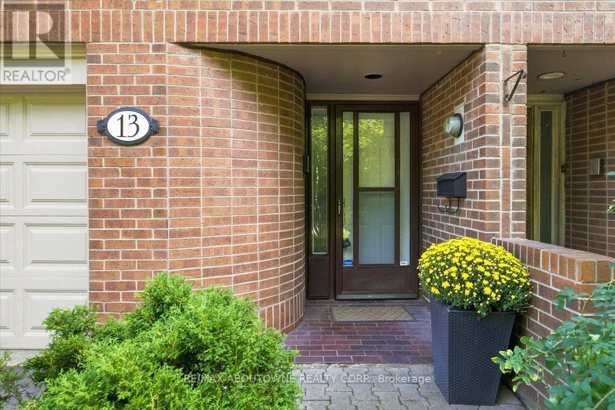 Photo of 13 - 1250 MARLBOROUGH COURT