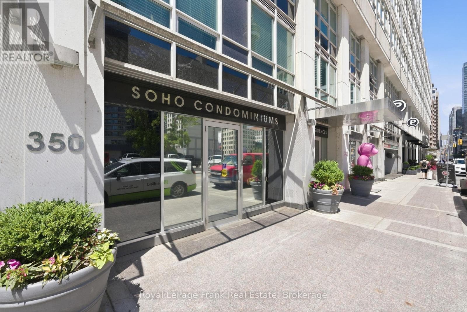 Photo of M24 - 350 WELLINGTON STREET W