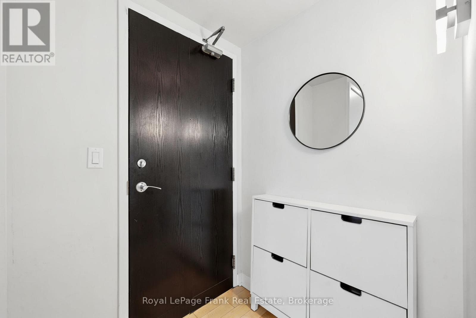 Photo of M24 - 350 WELLINGTON STREET W