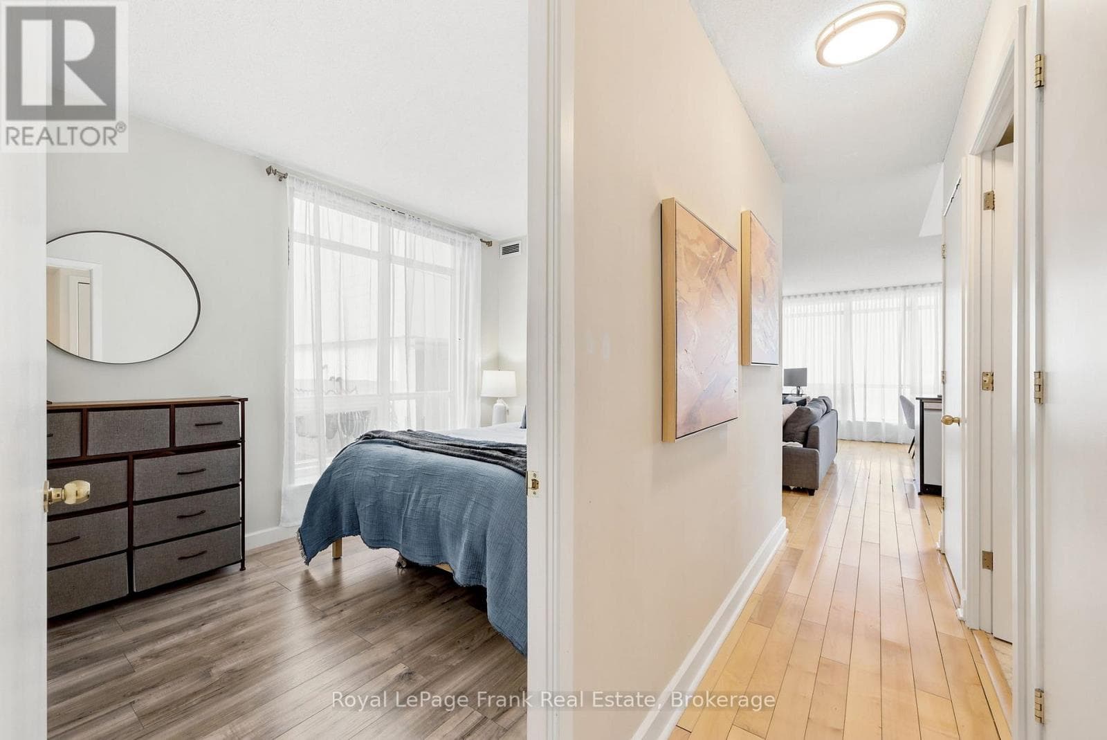 Photo of M24 - 350 WELLINGTON STREET W