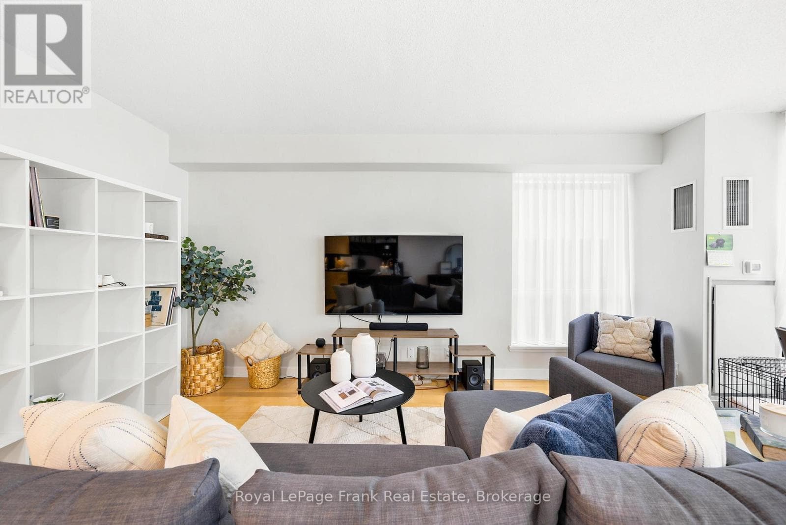 Photo of M24 - 350 WELLINGTON STREET W