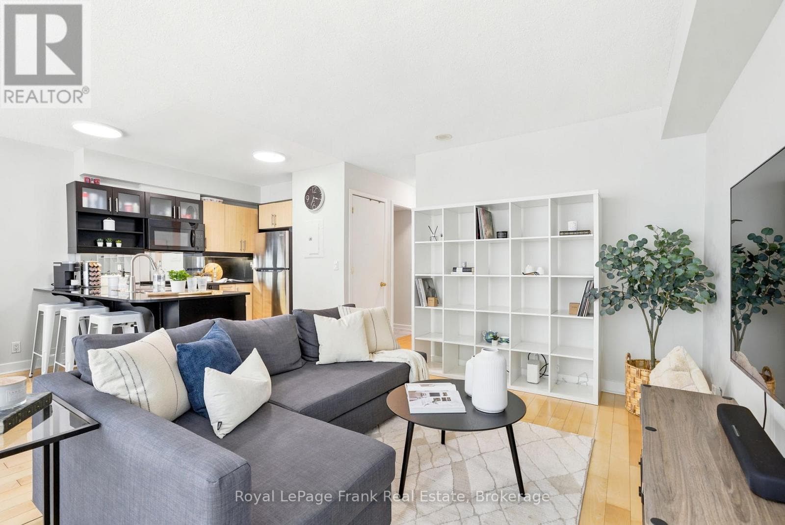 Photo of M24 - 350 WELLINGTON STREET W
