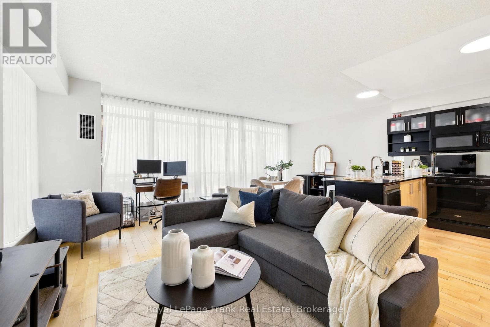 Photo of M24 - 350 WELLINGTON STREET W
