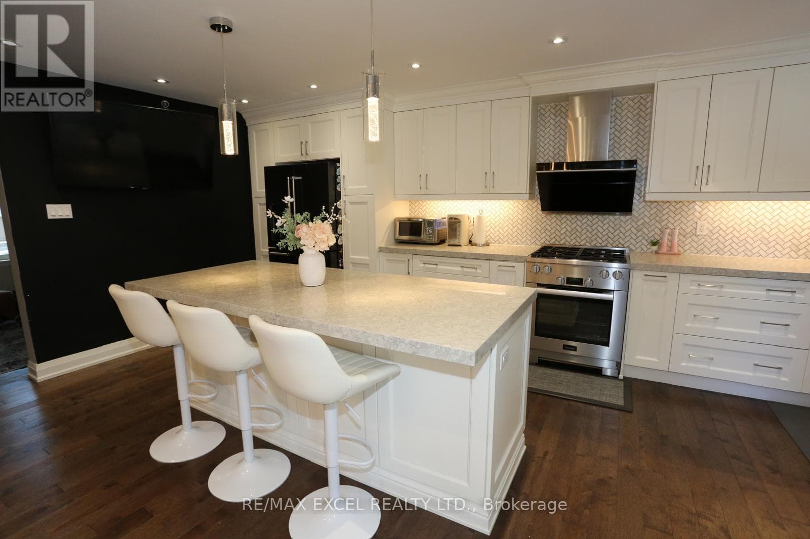 Photo of 16 ALDENHAM CRESCENT