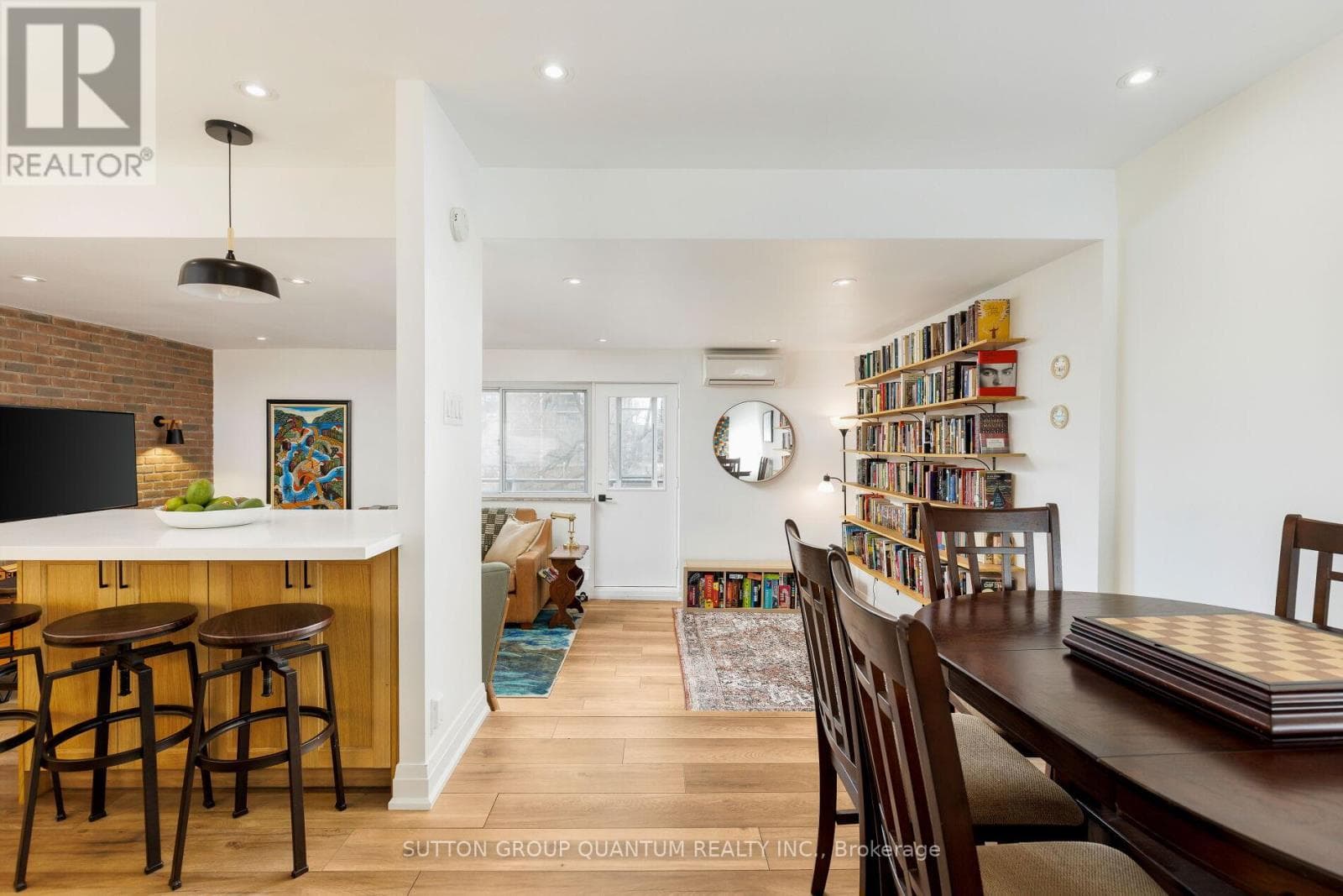 Photo of 401 - 15 ELIZABETH STREET N