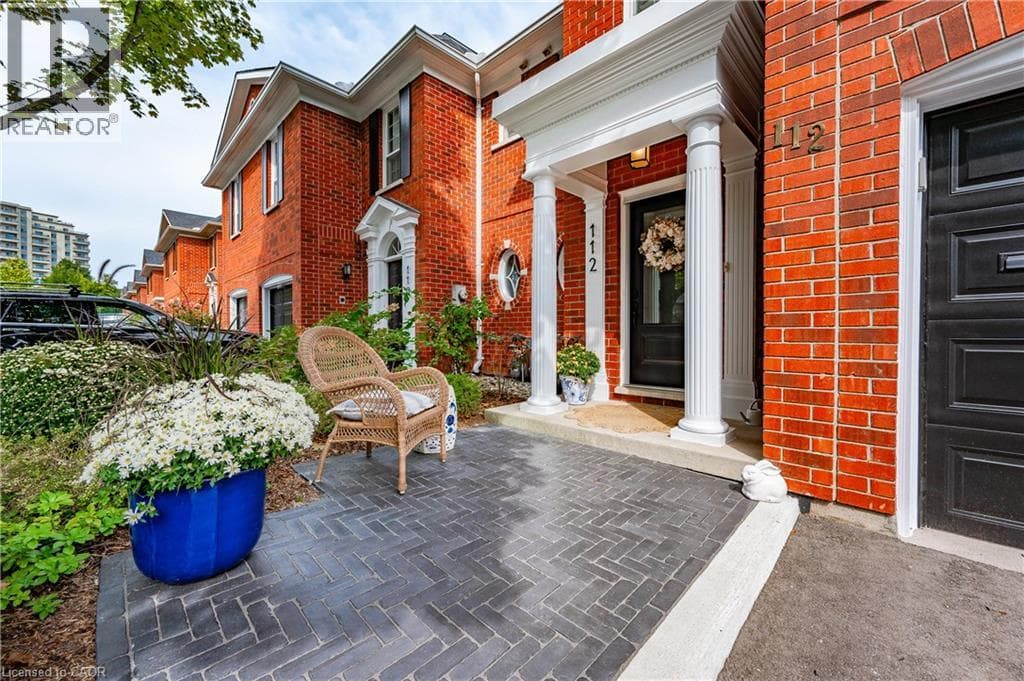 Photo of 112 FAIRWOOD Place W