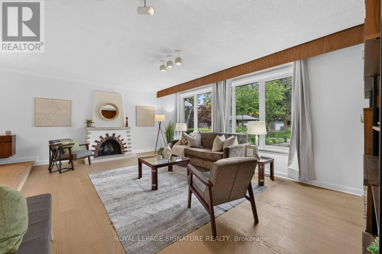 Photo of 11 REGENCY SQUARE