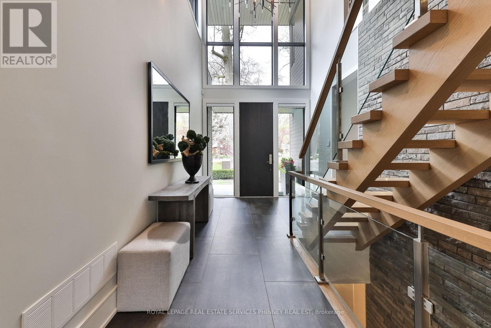 Photo of 1102 CRESTVIEW STREET