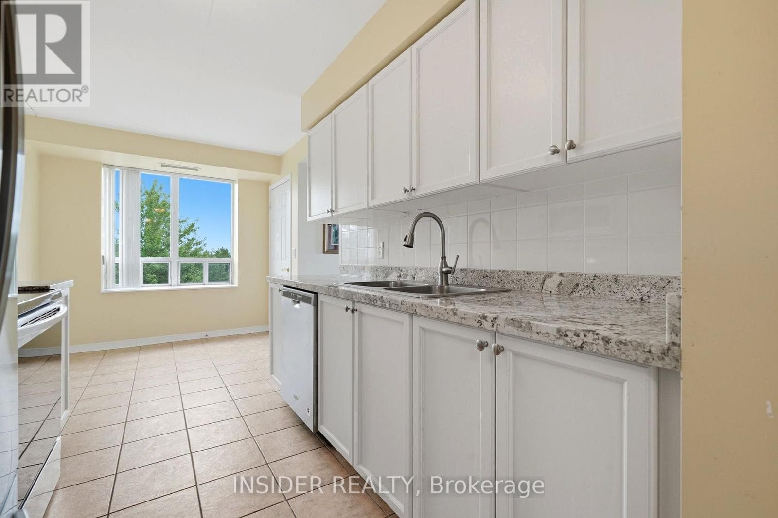 Photo of 315 - 25 VIA ROSEDALE WAY