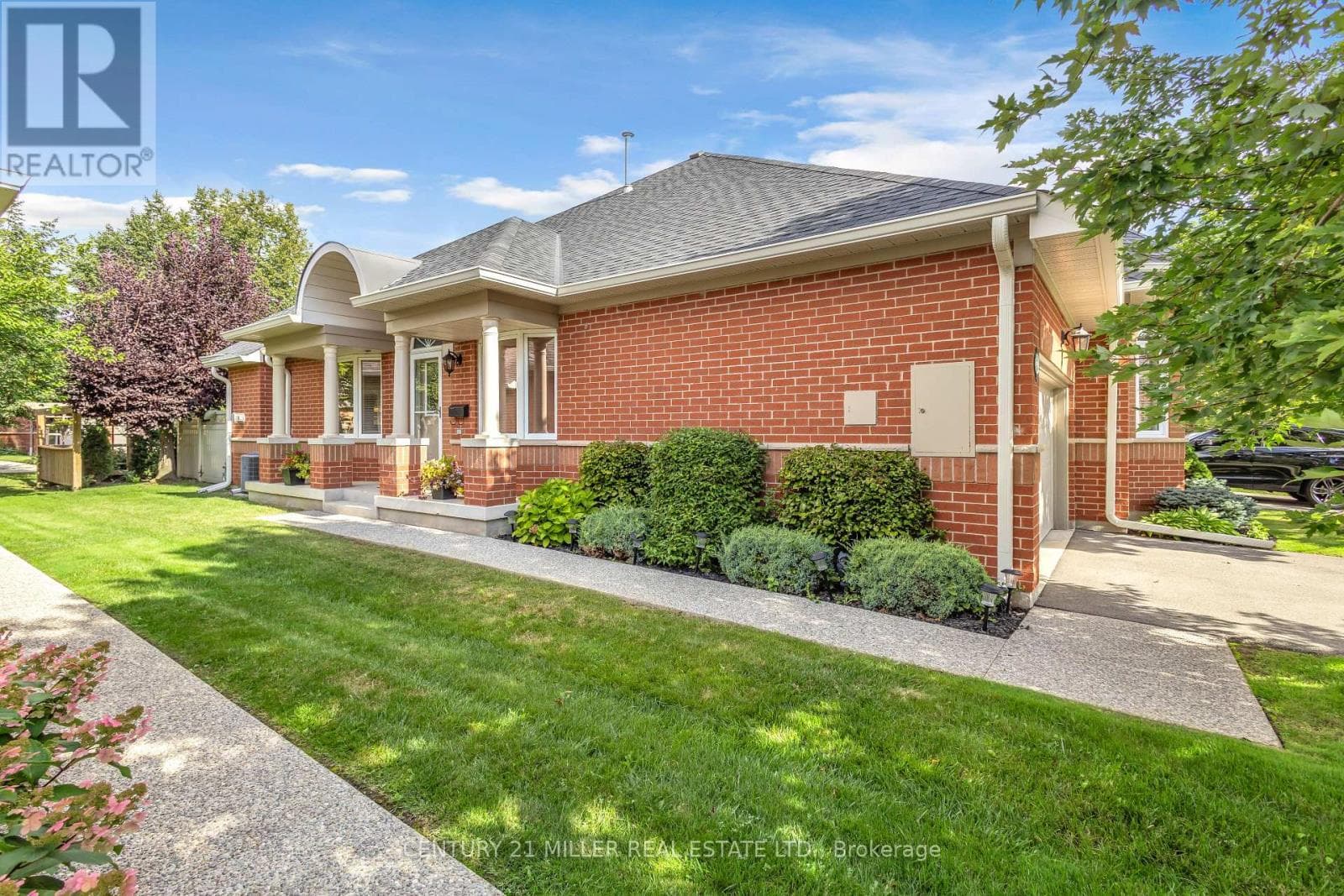 Photo of 4 - 2175 COUNTRY CLUB DRIVE