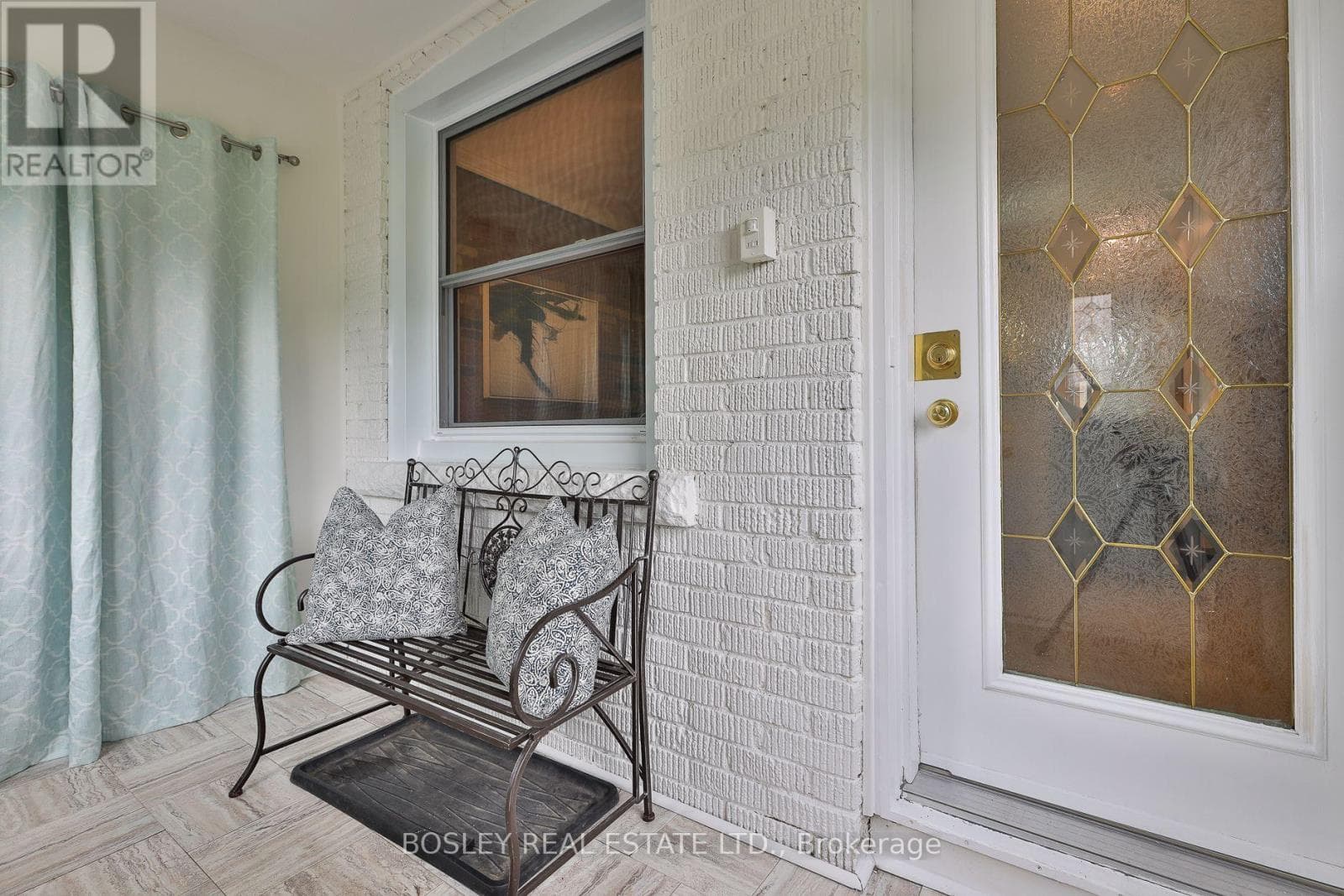 Photo of 32 MOUNTALAN AVENUE