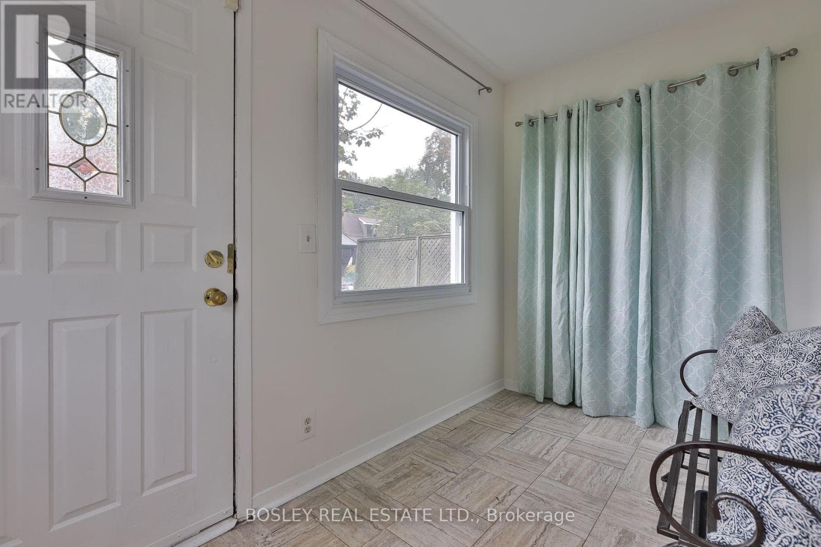 Photo of 32 MOUNTALAN AVENUE