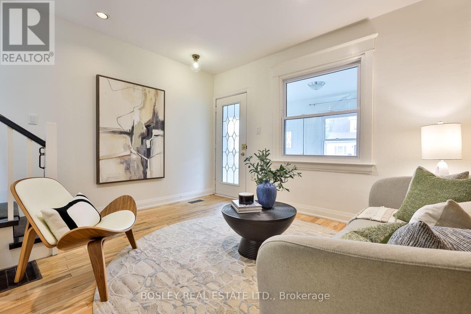 Photo of 32 MOUNTALAN AVENUE