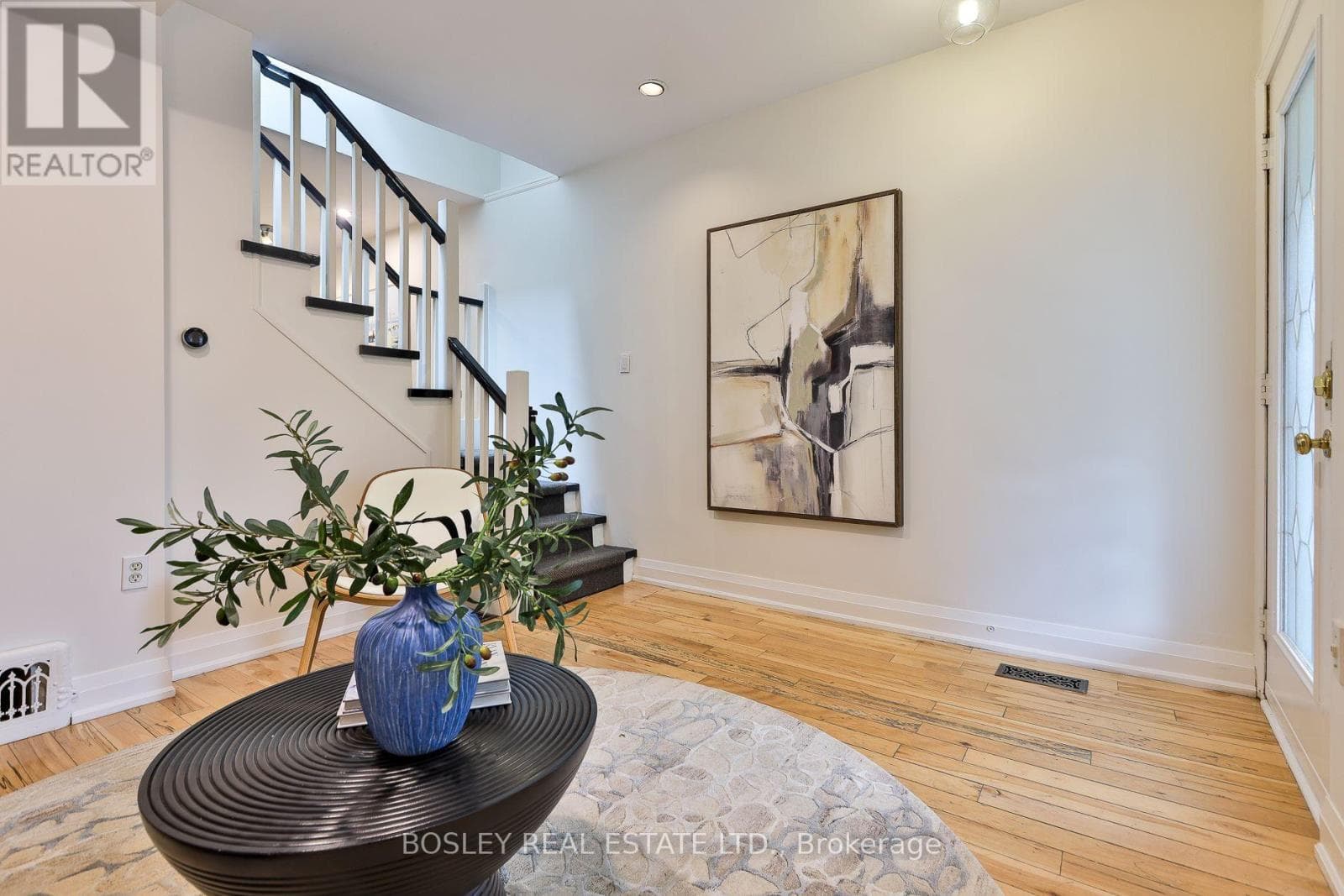 Photo of 32 MOUNTALAN AVENUE