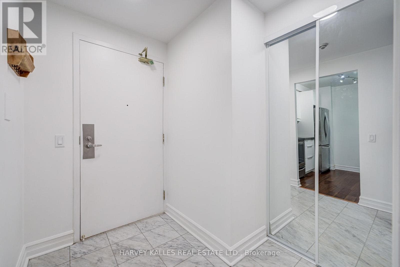 Photo of 910 - 5 ROSEHILL AVENUE